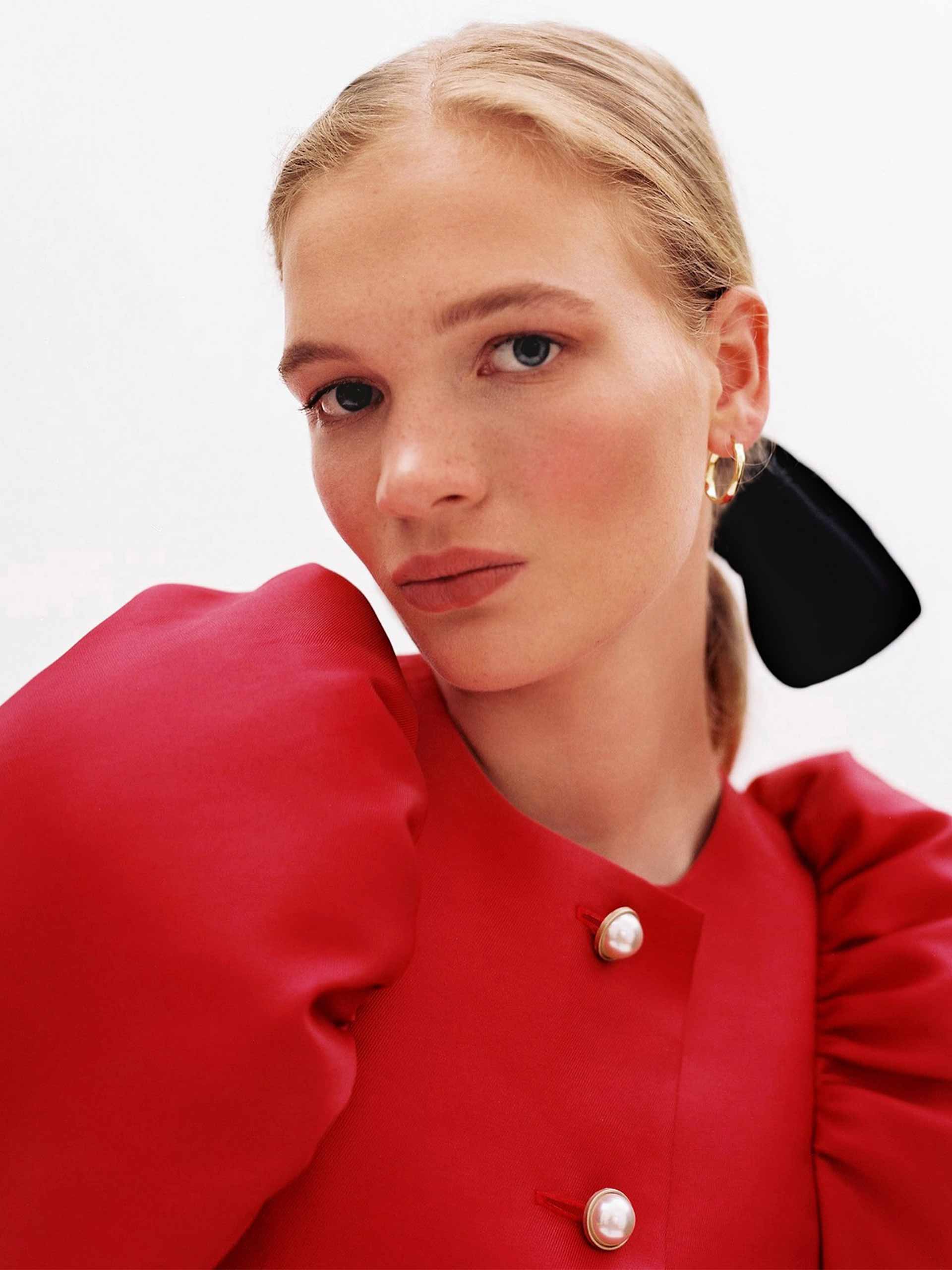 christmas-day-outfits-holding-sleeper